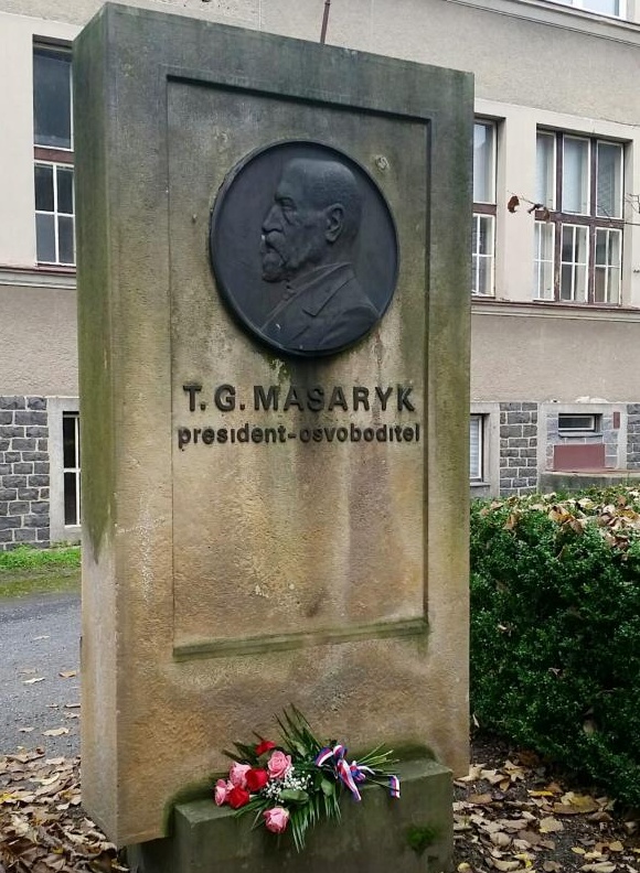 Starosta Frýdlantu vzpomněl u památníku TGM na vznik samostatného Československa 1 02