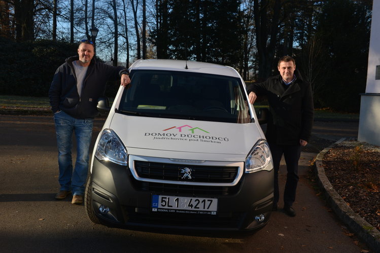 V jindřichovickém domově důchodců jezdí elektromobilem 1 v_jindrichovickem_domove_duchodcu_jezdi_elektromobilem_medium