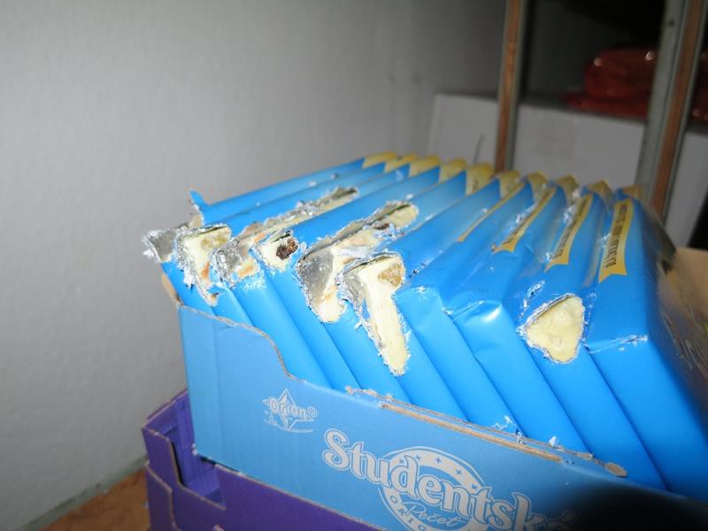 Plus 3 FOTO: Inspekce uzavřela večerku v Bulovce. Obchod se podobal spíše myšímu doupěti