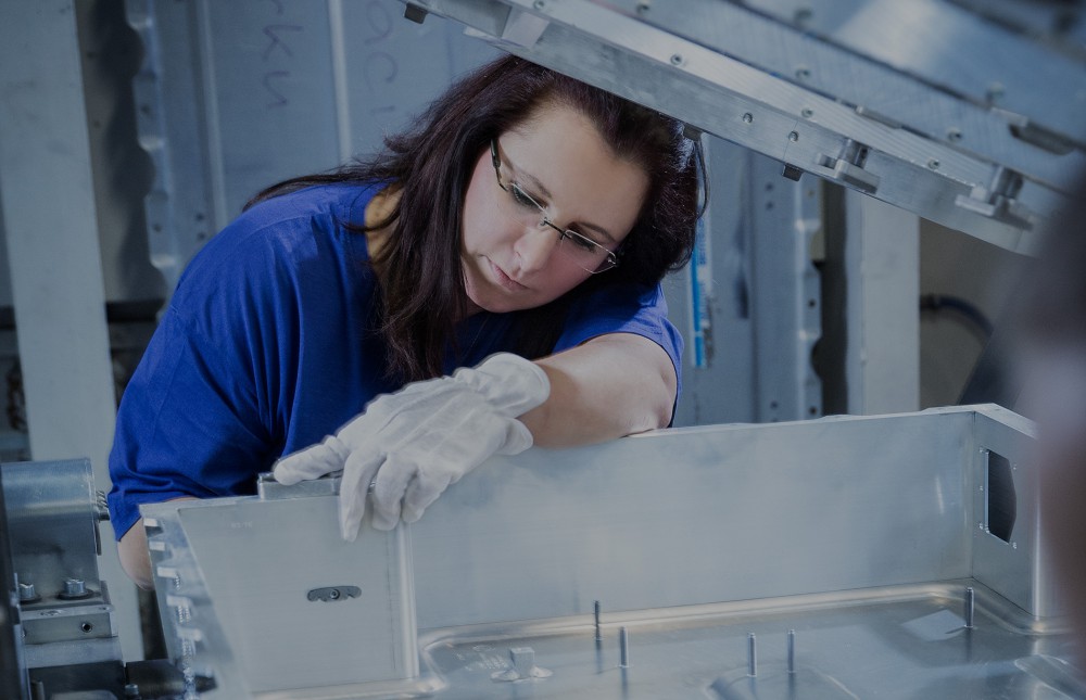 Plus 5 Dobrá zpráva pro zaměstnance Benteleru. Od příštího roku si o několik stovek polepší