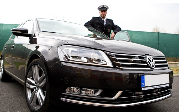 Policisté v Libereckém kraji chtějí být vidět, vystoupí z „tajných“ aut