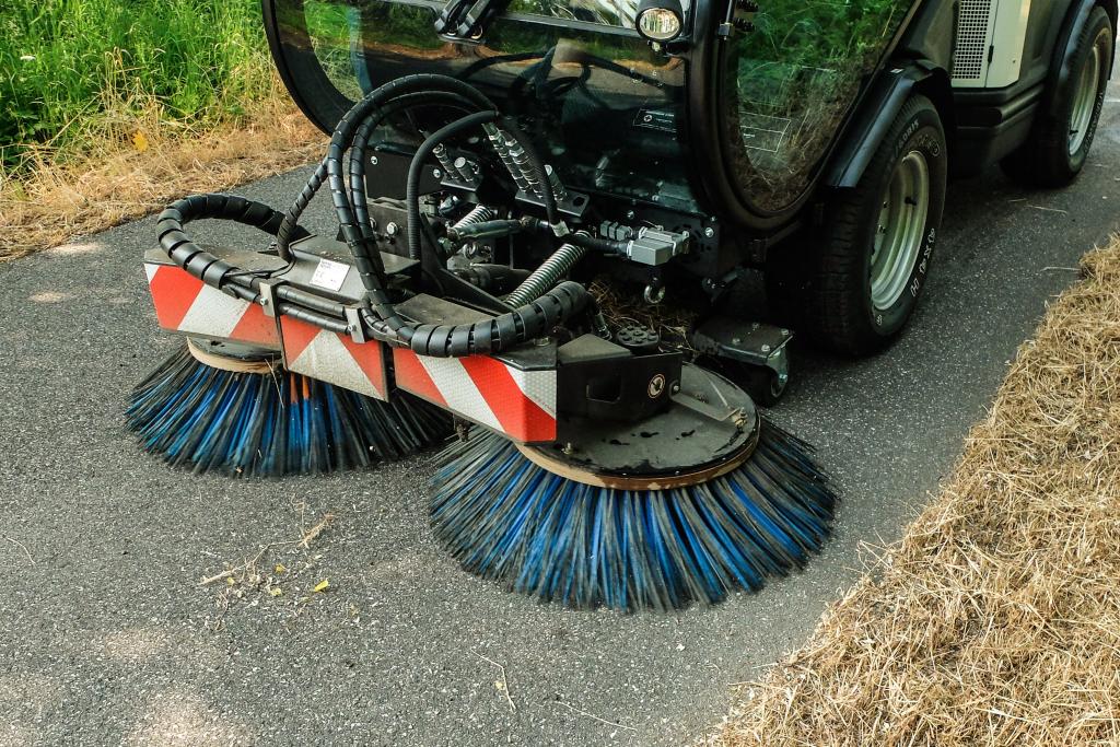 Služby, společnosti, firmy a živnostníci 23 Frýdlant zahájí jarní úklid v ulicích, prosí řidiče o spolupráci