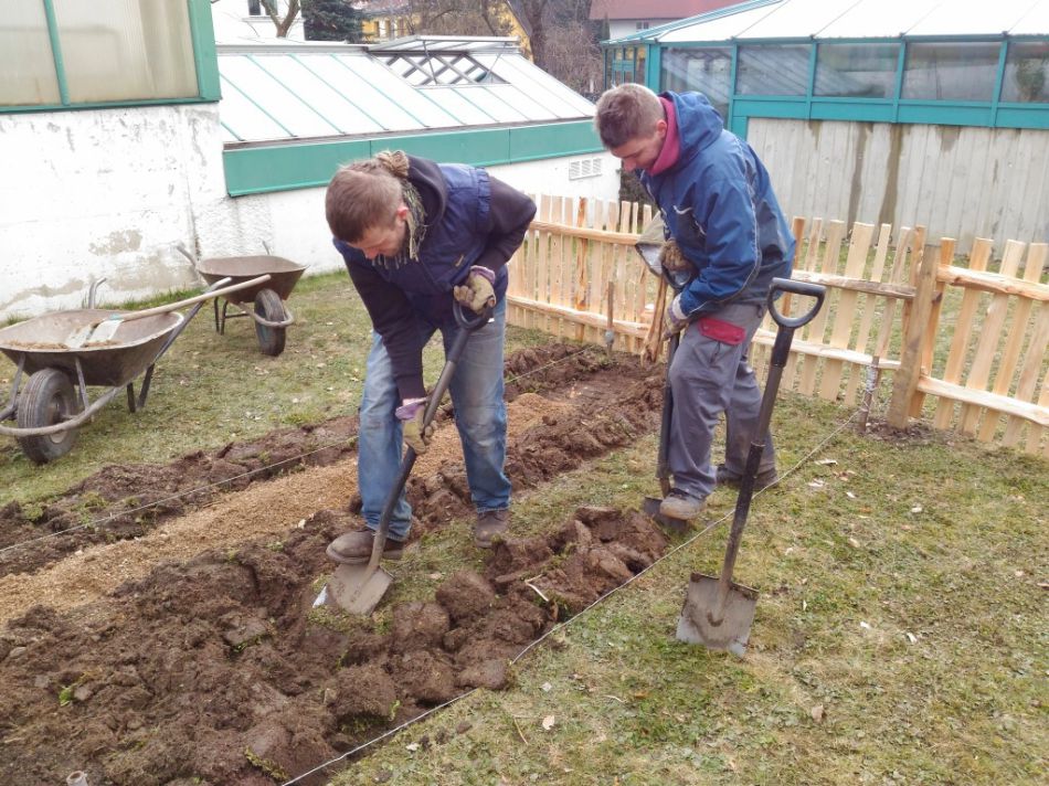 3821910 prvorepublikova rustikalni zahradka v techto dnech vznika v liberecke botanicke zahrade 1