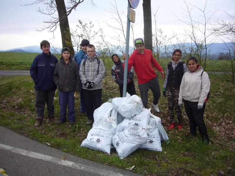 Děti ze základní školy speciální opět uklízely Frýdlant