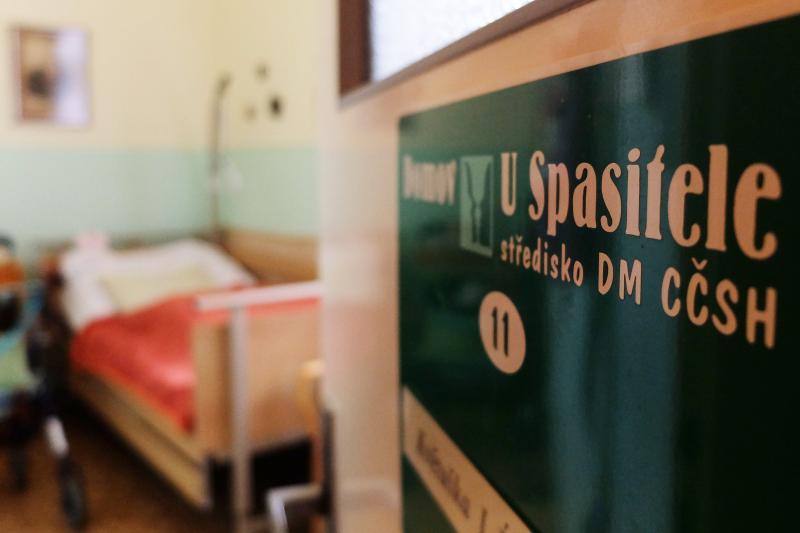 Díky prodeji andělů mají v Domově U Spasitele čtyři nová polohovací lůžka