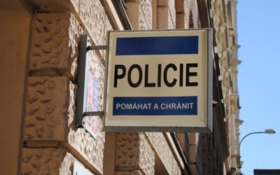 Potraviny Měděnka Hejnice 42 Zloděj se vkradl do domu, ve kterém spala majitelka. Po potyčce jí ukradl auto