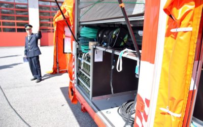 Služby, společnosti, firmy a živnostníci 26 FOTO: Pomoc při katastrofách. Multifunkční kontejner nabídne padesáti lidem přístřeší, jídlo i záchod