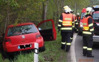 Služby, společnosti, firmy a živnostníci 23 FOTO: V zatáčkách nad Frýdlantem se srazila dvě auta. Záchranáři ošetřili tři lidi
