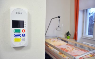 V sociální oblasti chybí desítky pečovatelek. Pávek se za jejich platy stydí