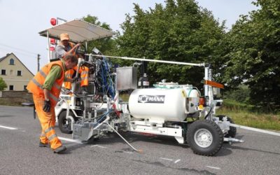 Služby, společnosti, firmy a živnostníci 23 Na letní údržbu silnic půjde letos z krajské kasy 140 mil. Kč, na zimu kraj přidal 20 mil. Kč