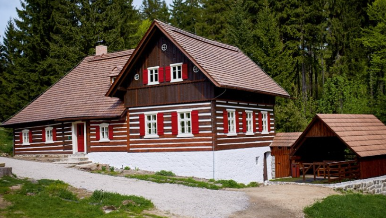 Liščí bouda uklidňuje skleněnou terapií, semínkové perly hladí ruce