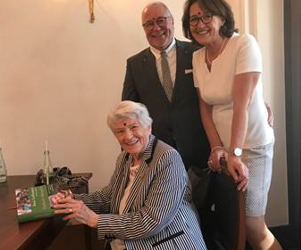 Plus 6 Výrobce kabelové konfekce CiS electronic GmbH blahopřeje Rosi Gollmann k 90. narozeninám