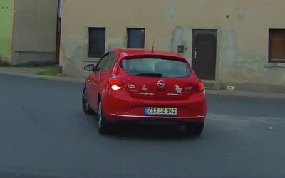 Restaurace, pohostinství, jídelny, kavárny, čajovny a bistra 38 Řidič červeného Opelu se má obnažovat před dívkami. Policie ví o třech případech na Frýdlantsku