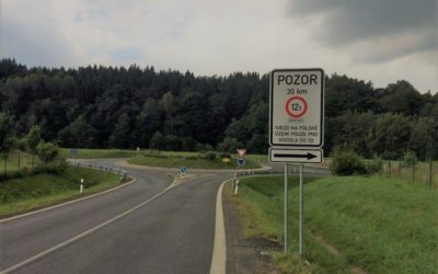 Vjezd kamionů na Frýdlantsko zakazují nově také značky ve směru od Liberce