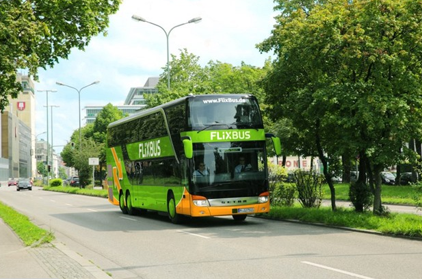 Do Prahy nejen žlutým autobusem. FlixBus přidá spoje na vytíženou linku