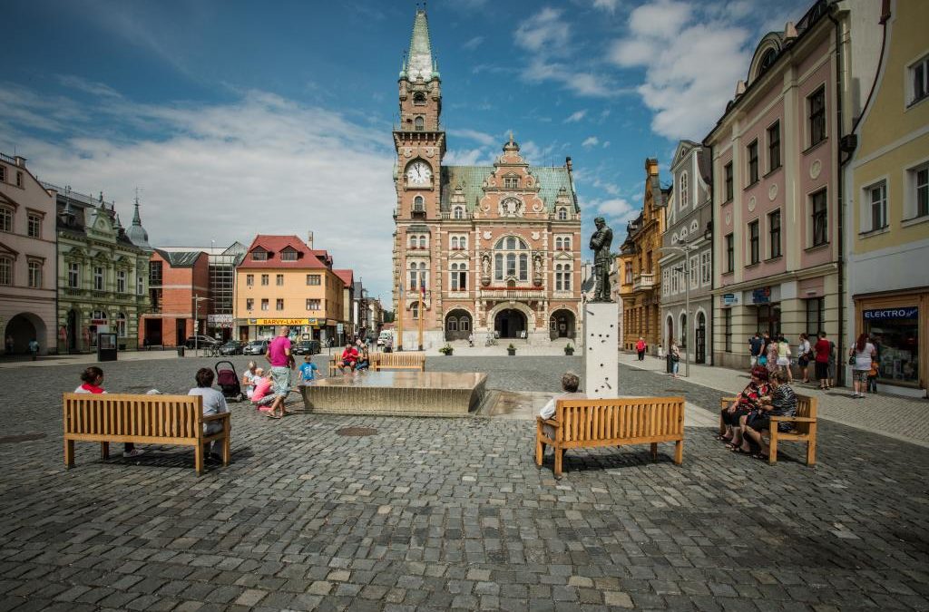 Zvonkohra vyhrává z věže frýdlantské radnice už dvacet let