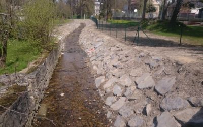 Plus 2 Koryto přítoku Jindřichovického potoka pojme až stoletou vodu