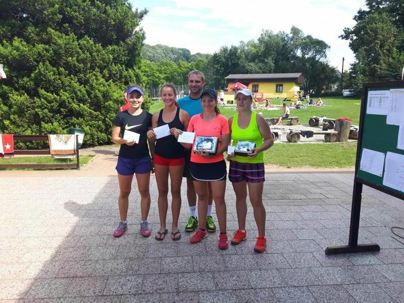 Tenisové kurty hostí o víkendu celostátní turnaj, který doplní koncert i ohňostroj