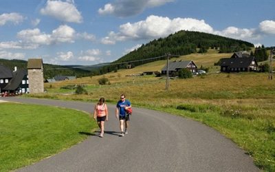 Plus 2 Před vedrem ochrání Jizerka. Porostou houby, věští záchranář