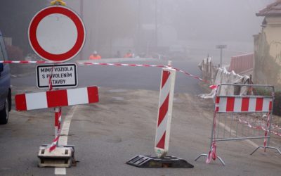 Kraj nebude zvyšovat ceny hromadné dopravy v tarifu IDOL 11 Hlavní silnice v Bílém Potoce se otevře za měsíc. Mění se kanalizace