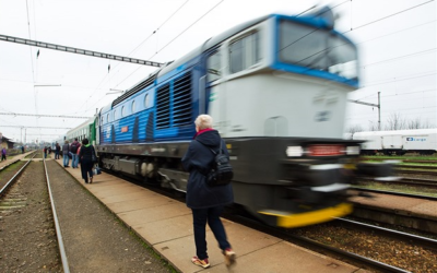 Kraj nebude zvyšovat ceny hromadné dopravy v tarifu IDOL 9 S předplacenou kartou budou lidé na Liberecku cestovat už i v rychlících