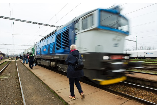 S předplacenou kartou budou lidé na Liberecku cestovat už i v rychlících