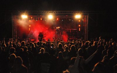 Kraj nebude zvyšovat ceny hromadné dopravy v tarifu IDOL 10 Devětkrát a dost. Fryyfest na koupališti v Novém Městě pod Smrkem končí