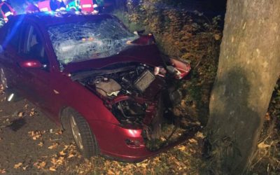 Kraj nebude zvyšovat ceny hromadné dopravy v tarifu IDOL 5 FOTO: Řidič trefil strom a v autě zůstal zaklíněný