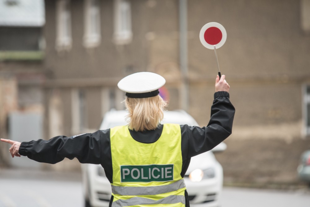 Nehoda auta s kamionem zablokovala průjezd Libercem. Policisté hledají svědky