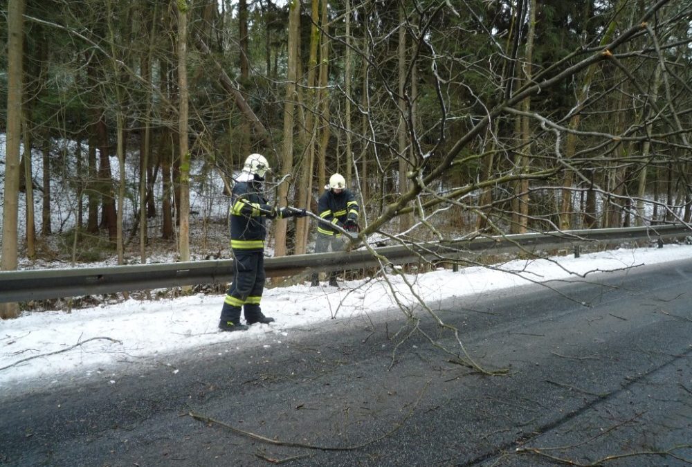 Na Liberec se žene vichřice a sníh. Meteorologové varují před extrémním stupněm nebezpečí