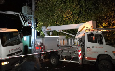 Bez elektrického proudu zůstává po včerejší vichřici 80 tisíc odběrných míst