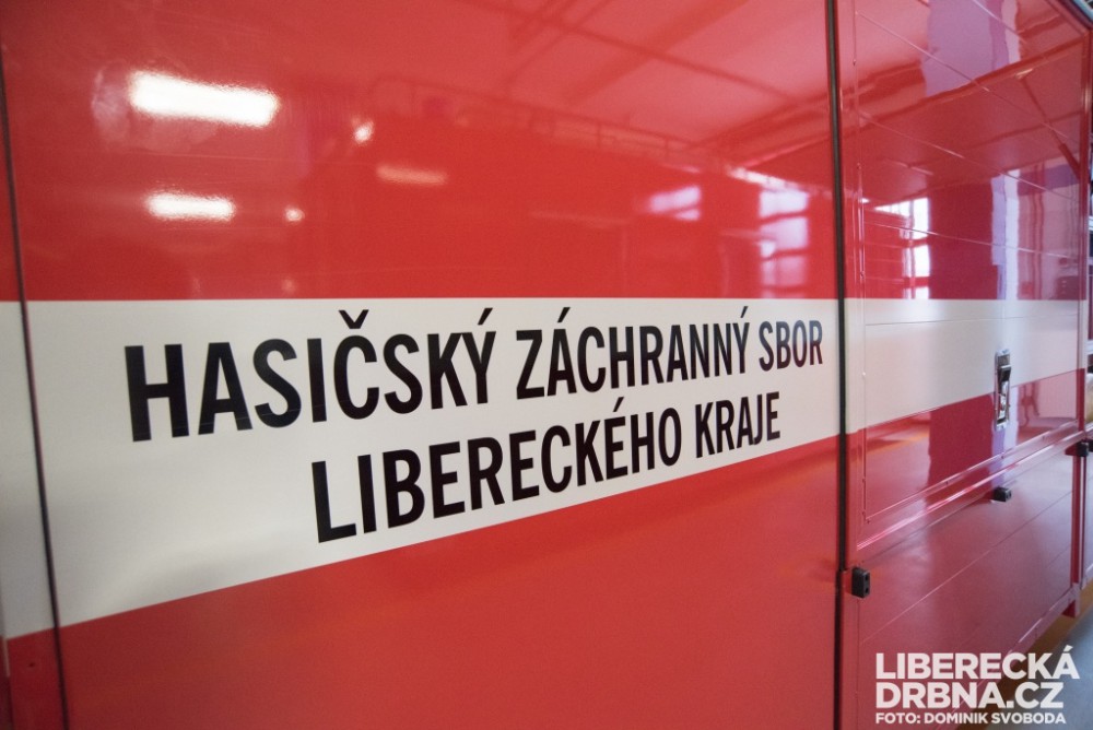 V Jindřichovicích pod Smrkem ulomil vítr kříž na kostelní věži