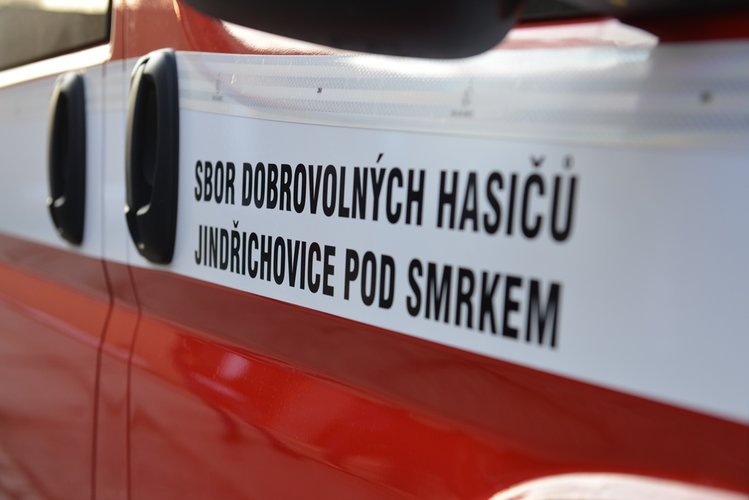Dobrovolní hasiči v Jindřichovicích pod Smrkem mají nové auto
