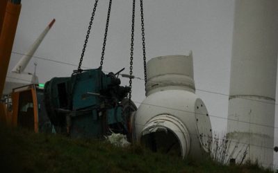 FOTO: Vichřice smetla i větrnou elektrárnu