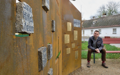 Kraj nebude zvyšovat ceny hromadné dopravy v tarifu IDOL 13 Po troskách pomníku šlapaly generace dětí, teď je v Hejnicích zpátky