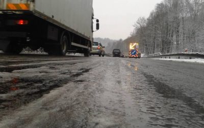 VÝSTRAHA: V noci a v úterý ráno pokryje horské oblasti opět náledí