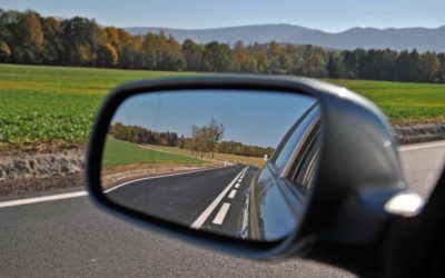 Rozbitou silnici kolem Obřího sudu v Lázních Libverda kraj příští rok opraví