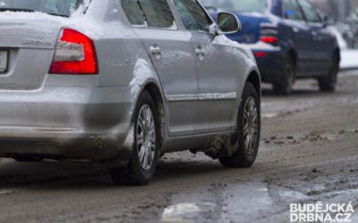 Varování meteorologů. Po dešti hrozí náledí a může chumelit