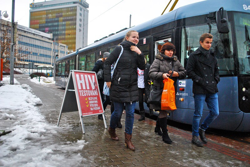 Libercem opět projede osvětová tramvaj proti AIDS. Liberečané se mohou nechat vyšetřit ve speciální sanitce