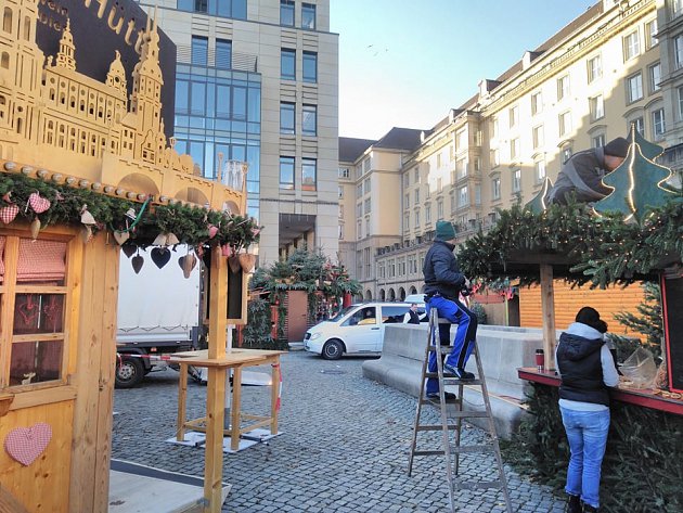 Přípravy vrcholí. V Drážďanech chystají vánoční trhy