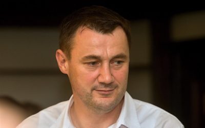 Hejtman Půta se vzdal poslaneckého mandátu, do Sněmovny jde rebel Pávek