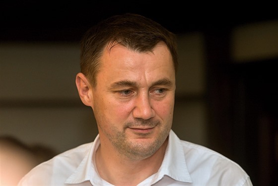 Hejtman Půta se vzdal poslaneckého mandátu, do Sněmovny jde rebel Pávek