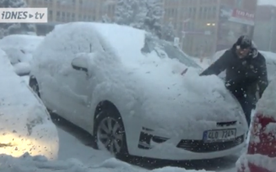 Sníh způsobil v Libereckém kraji desítky nehod, policie radí nevyjíždět