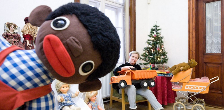 Čtyřicátníci vzpomínají na dětství, výstava ukazuje černouška i tatrovku