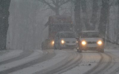 Silnice přes Oldřichovské sedlo se kvůli sněžení uzavřela pro nákladní dopravu nad šest tun