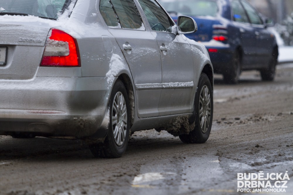 Silnice v Libereckém kraji jsou sjízdné opatrností, na některých leží zbytky sněhu