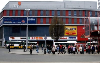 Obchodníci lákají na výprodeje. Dejte pozor, aby sleva byla opravdu slevou