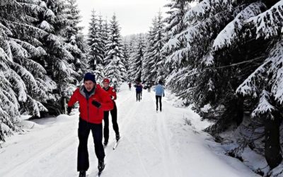 Plus 22 V Jizerkách si první lyžování vyzkoušely o víkendu tisíce lidí