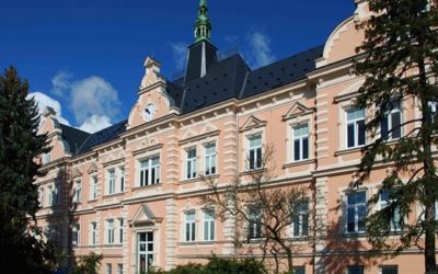 Nemocnice hrozí, že se přesune do hotelu. Podle Frýdlantu neplní povinnosti