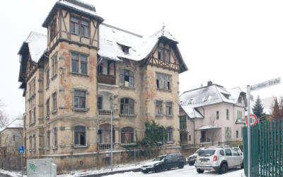 Z Žitavy odešli i migranti. Bourá proto domy a láká Čechy na levné byty